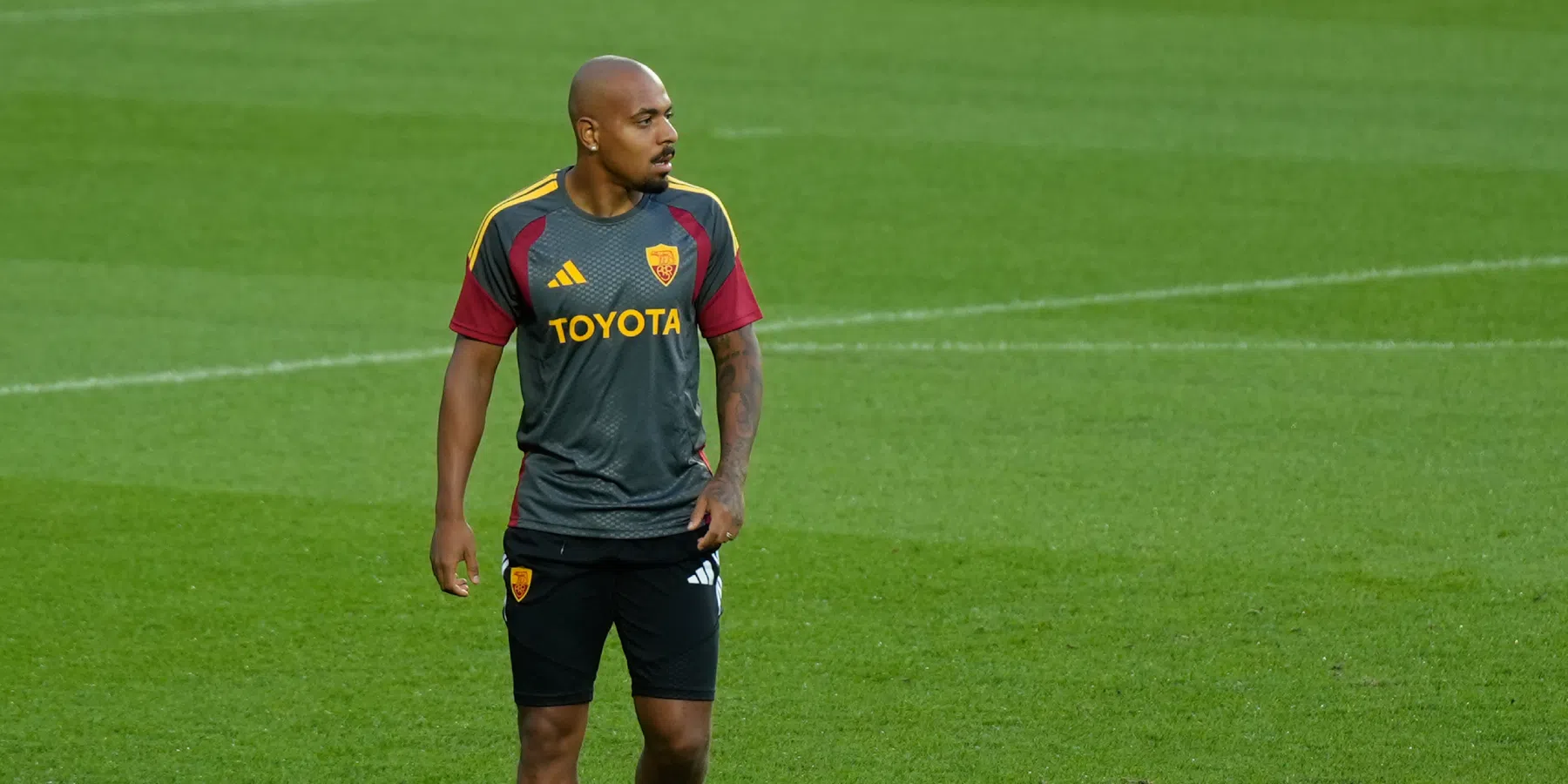 AS Roma draagt speciale shirts voor Nepal in CL-duel met Fenerbahçe | Vn