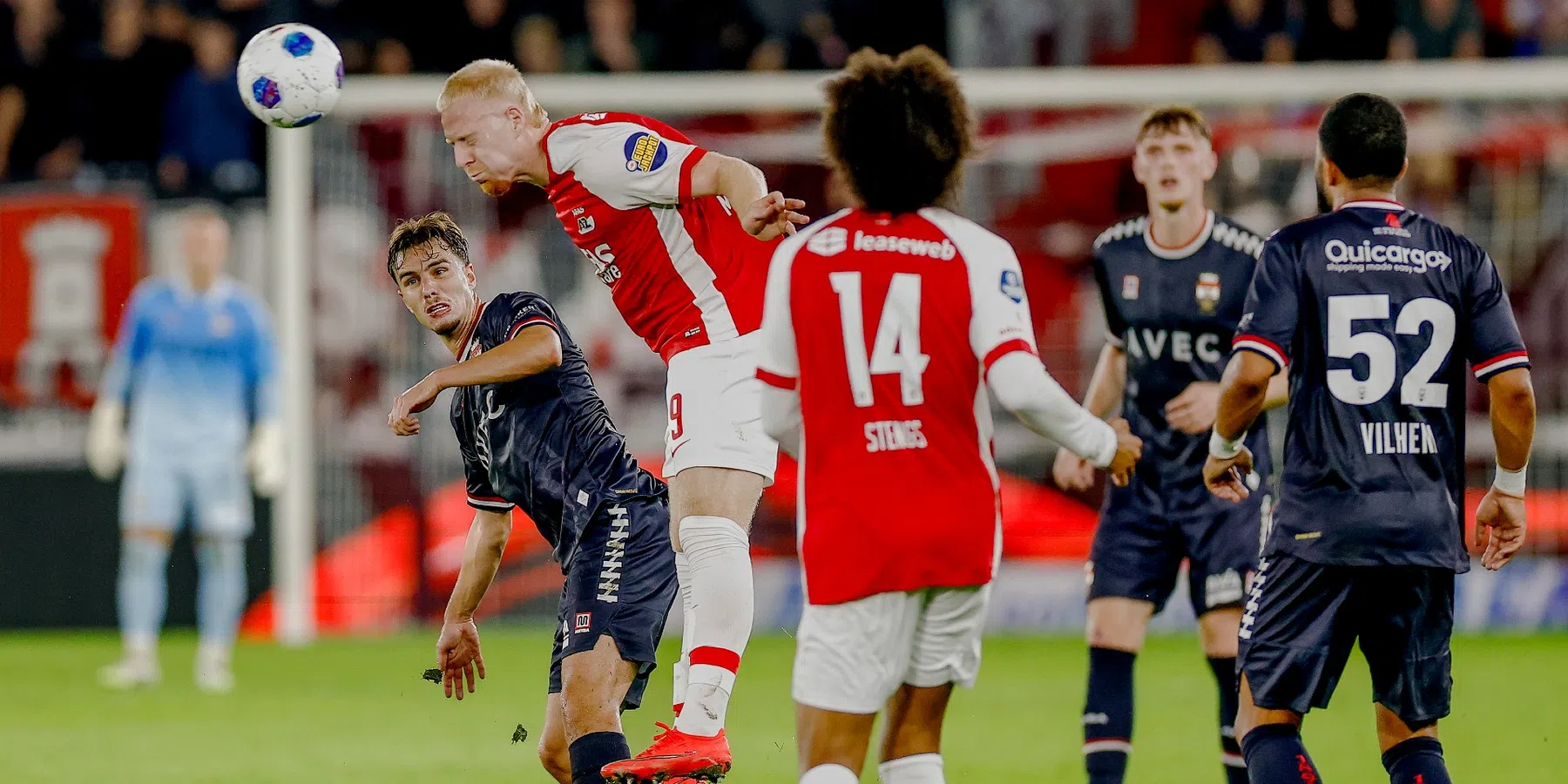 AZ verspeelt perfecte status na late dreun tegen Willem II