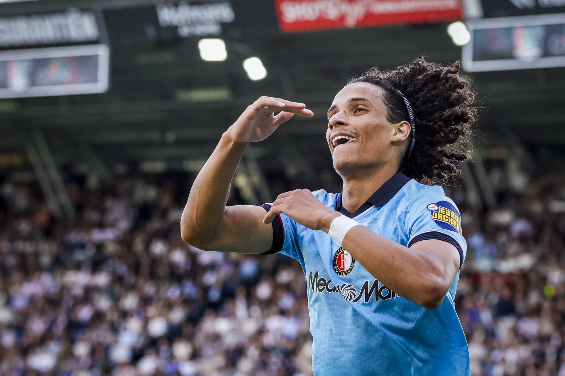 Feyenoord breekt contract Zechiël open en verlengt tot 2029 | VN