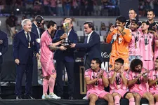 Thumbnail for article: Messi maakt honderdste goal voor Inter Miami in finale én maakt ruzie