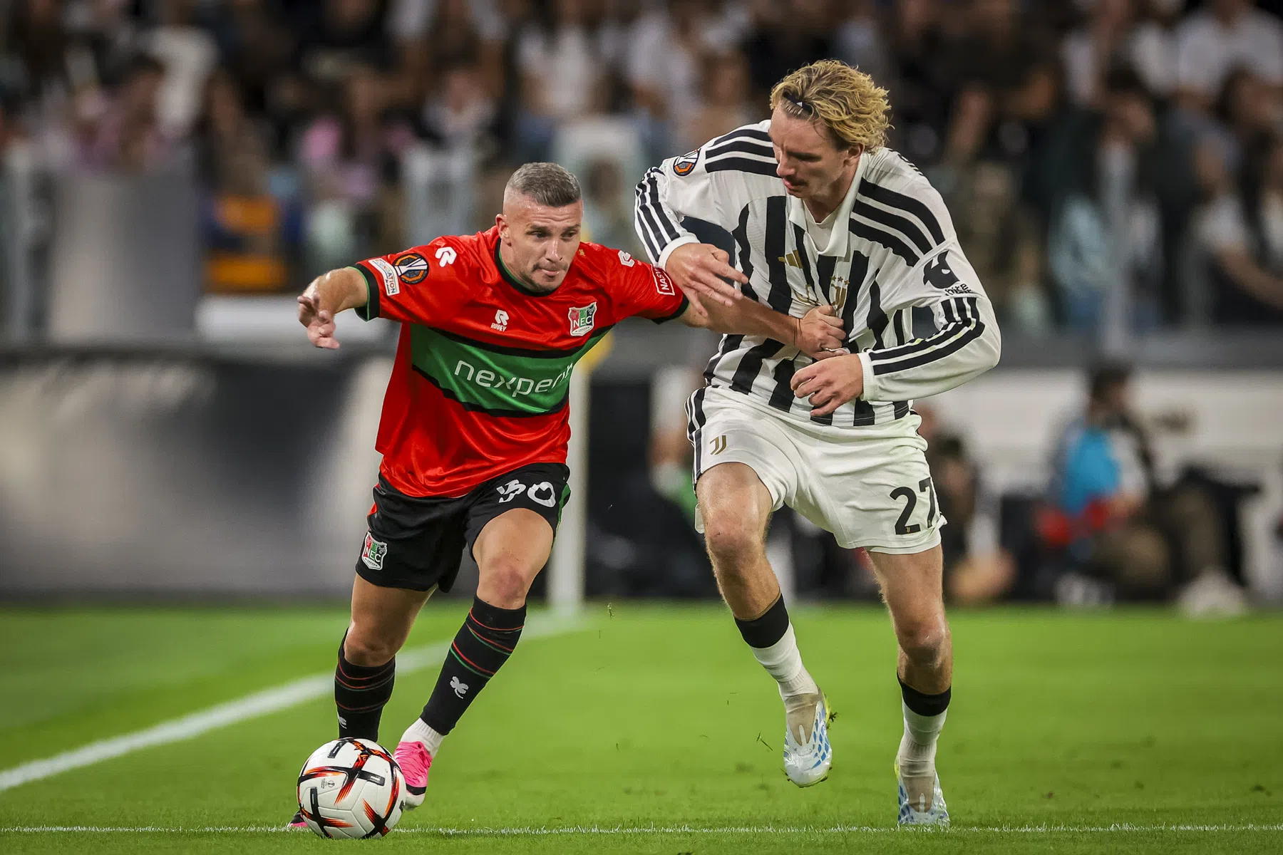 Pastoor en Mulder slopen NEC na dramatische helft tegen Juve | VN