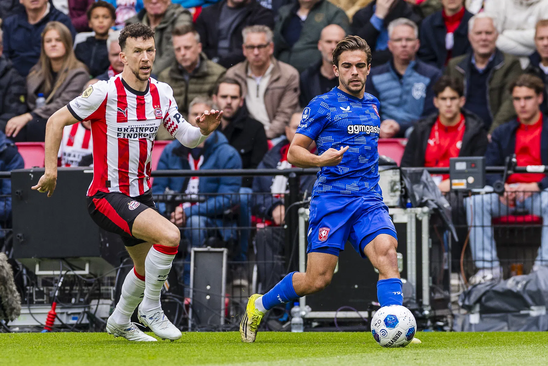 Waar en hoe laat wordt FC Twente - PSV uitgezonden?