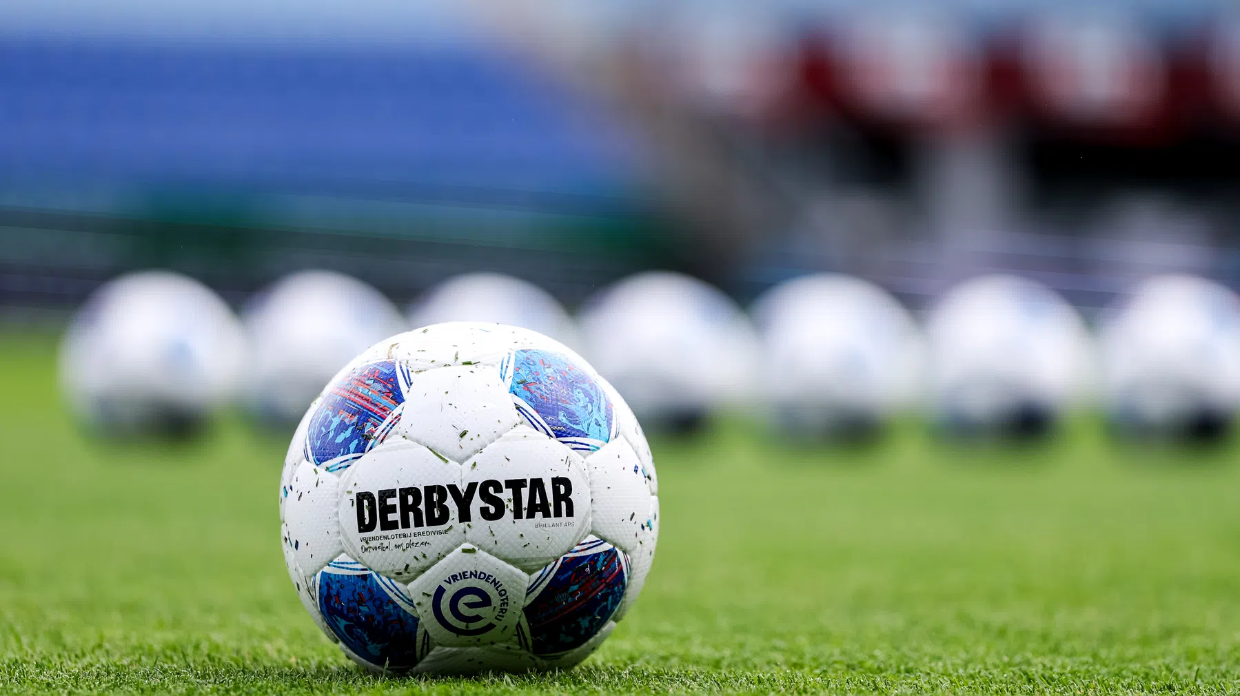 Waarom ligt de Eredivisie ineens drie weken stil?