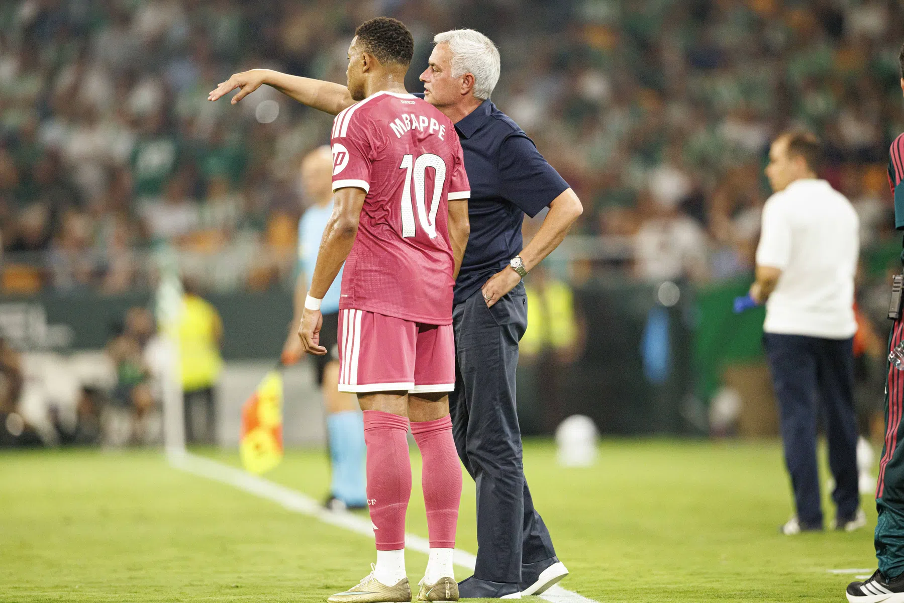 Mbappé vol lof over Mourinho: 'Onder de indruk' | VN