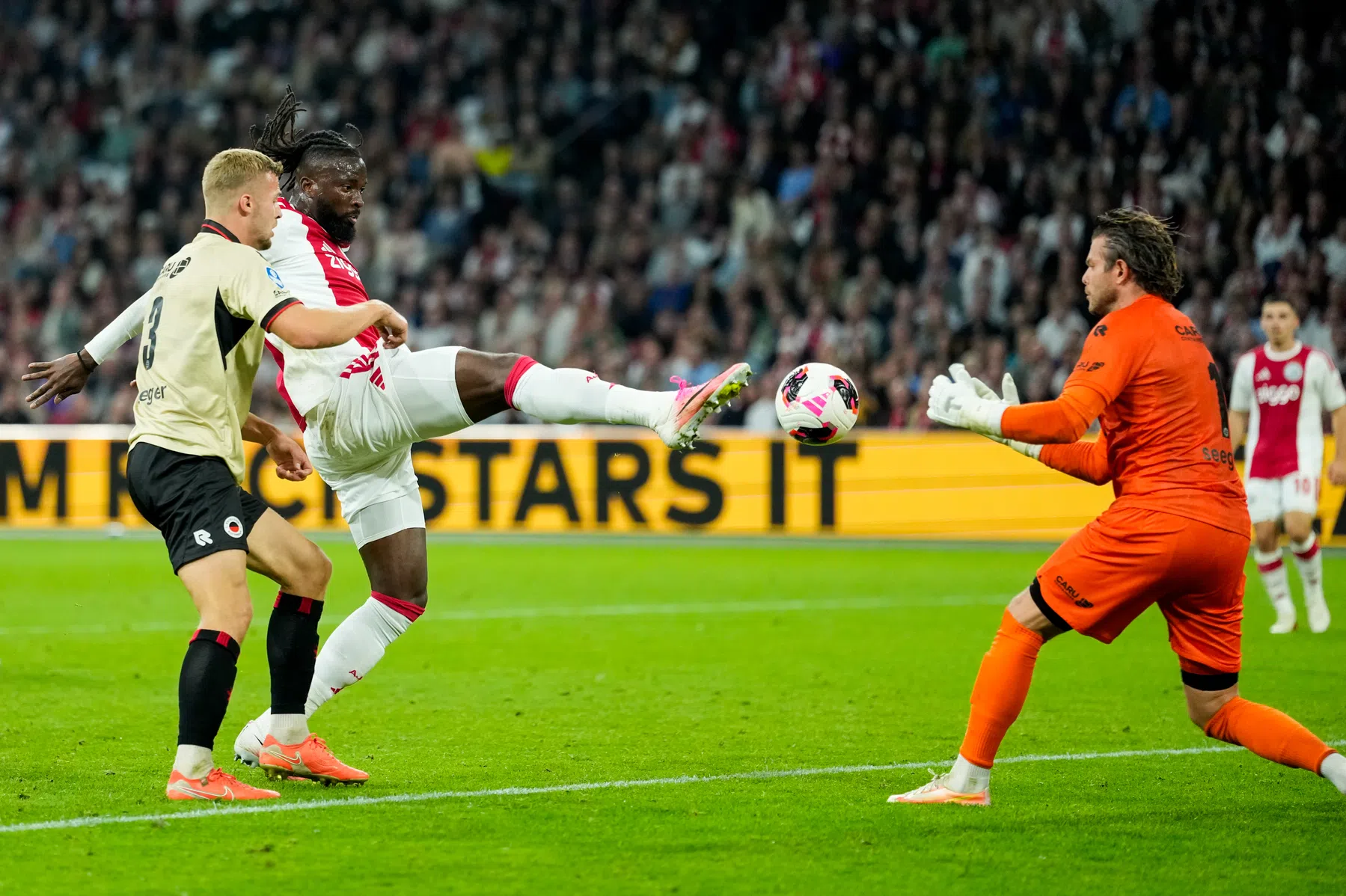 Ajax verzuimt tegen Excelsior ondanks enorm overwicht