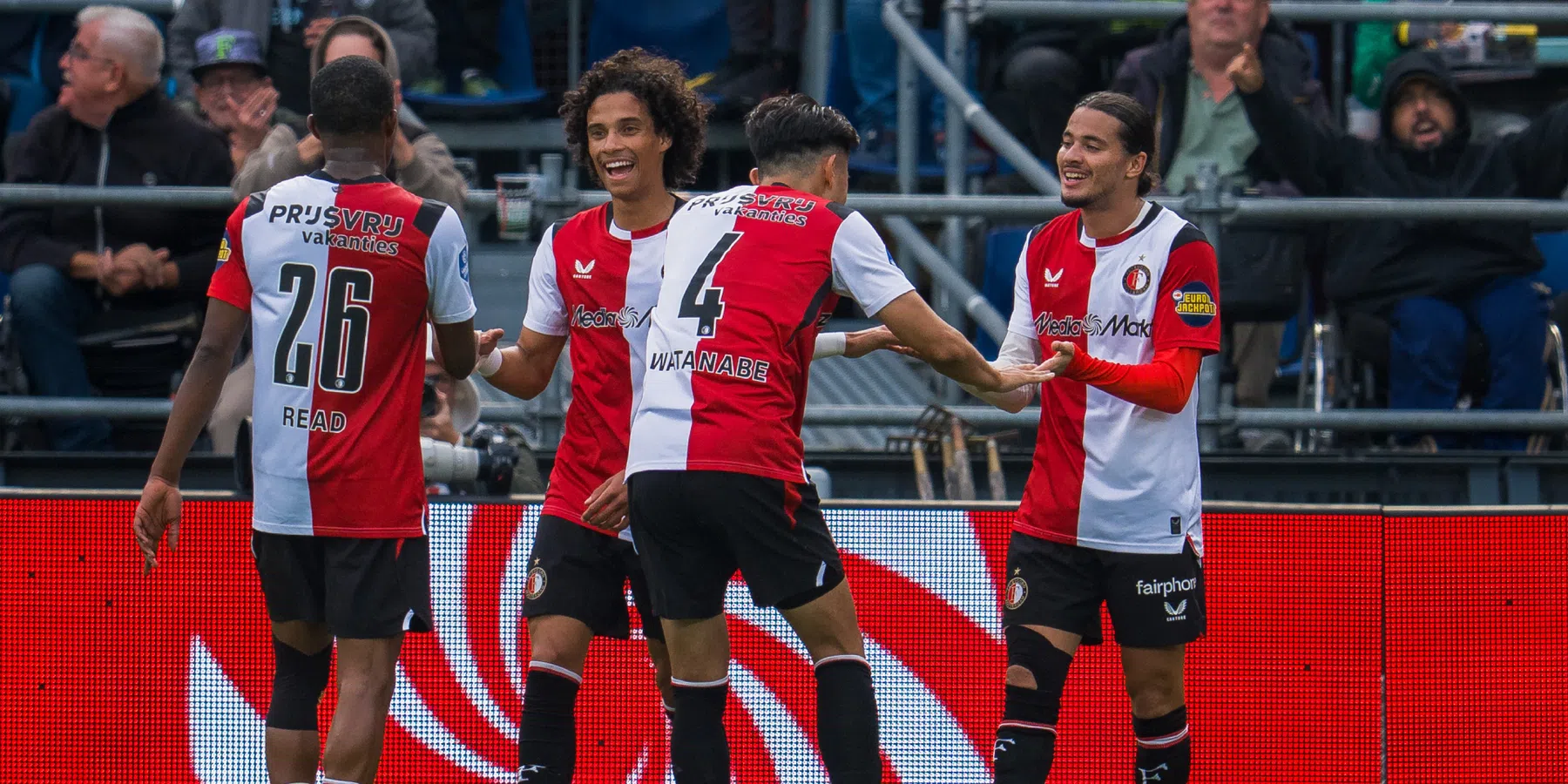 Nederlandse kranten over ruime zege Feyenoord, puntenverlies Ajax en PSV | VN