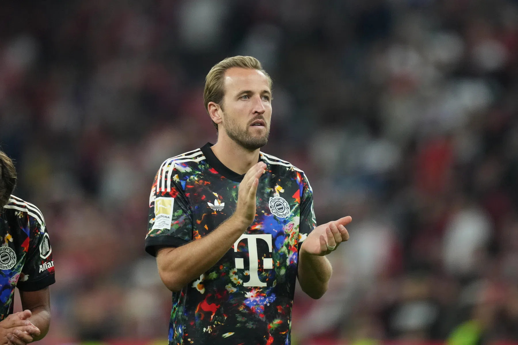Kane schrijft Bundesliga-historie met honderd goals voor Bayern | VoetbalNieuws
