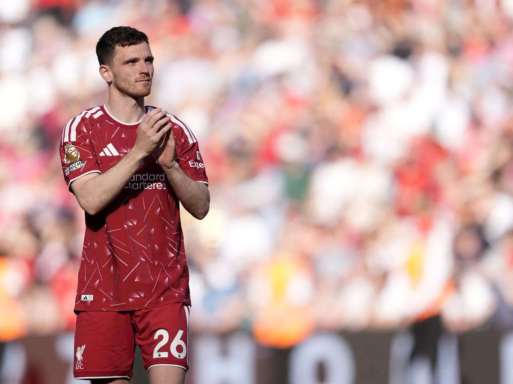 Robertson onthult grote verschillen tussen Slot en Klopp | VoetbalNieuws