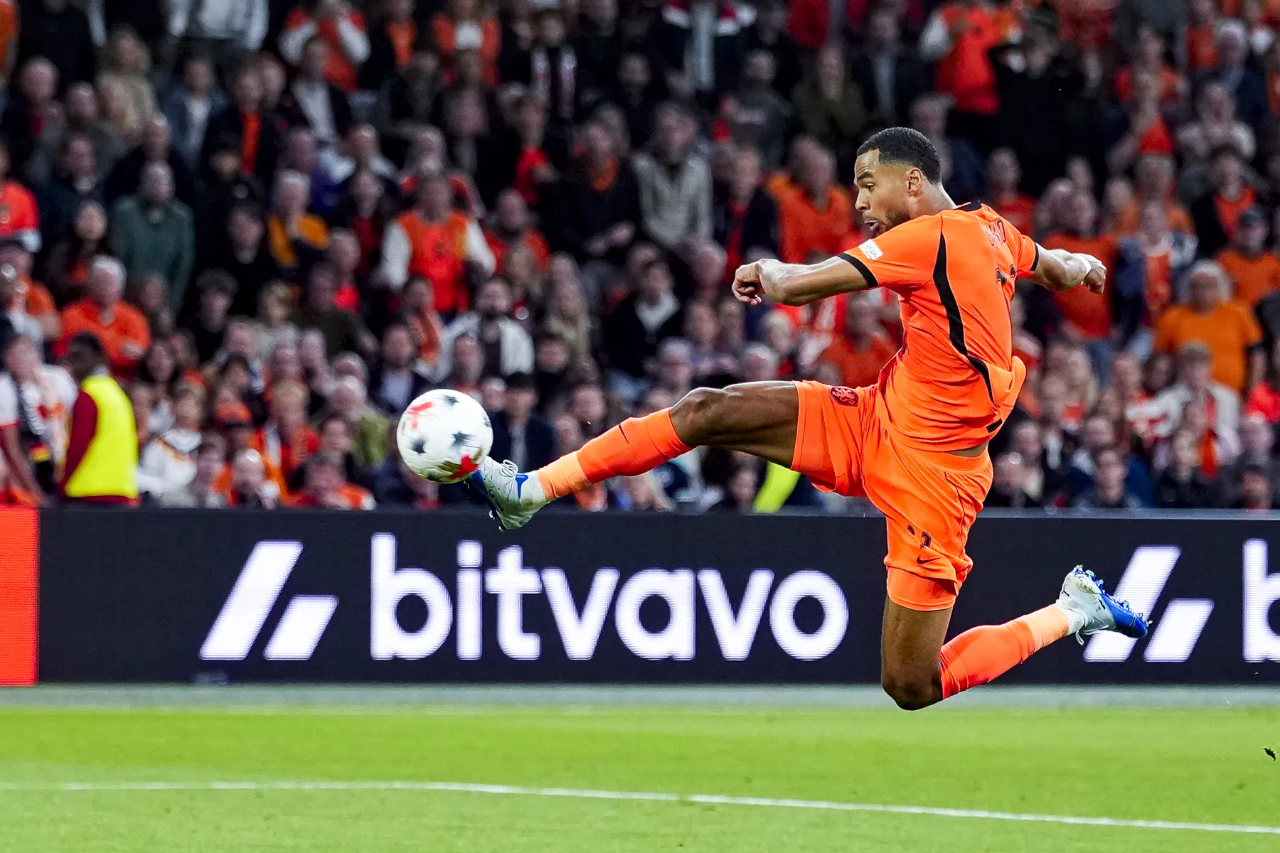 Kranten lovend over Xavi-debuut en Oranje: 'Wereldgoal' | VN