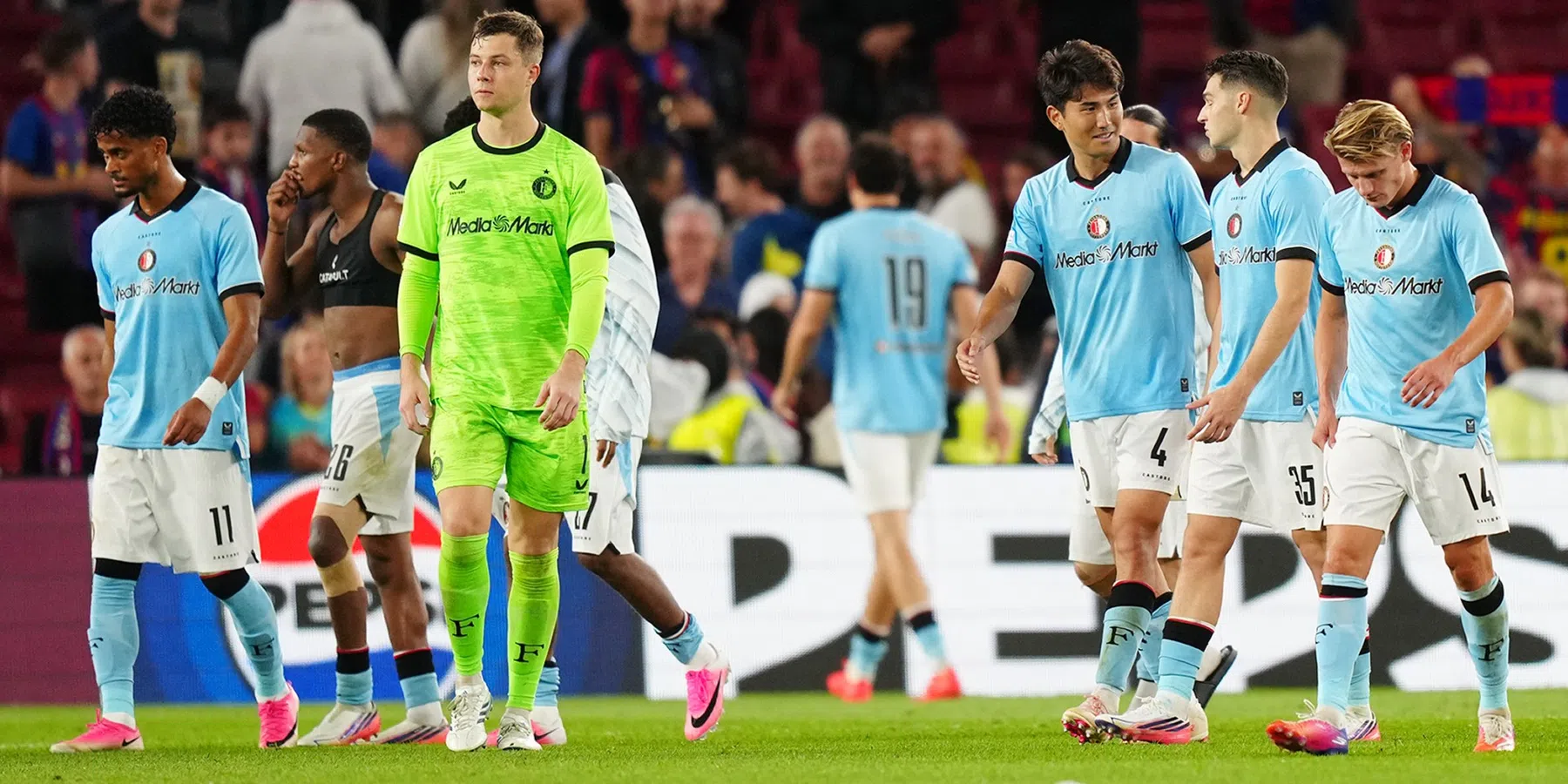 Duel met Barça krijgt staartje voor Feyenoord: UEFA deelt straffen uit | VN