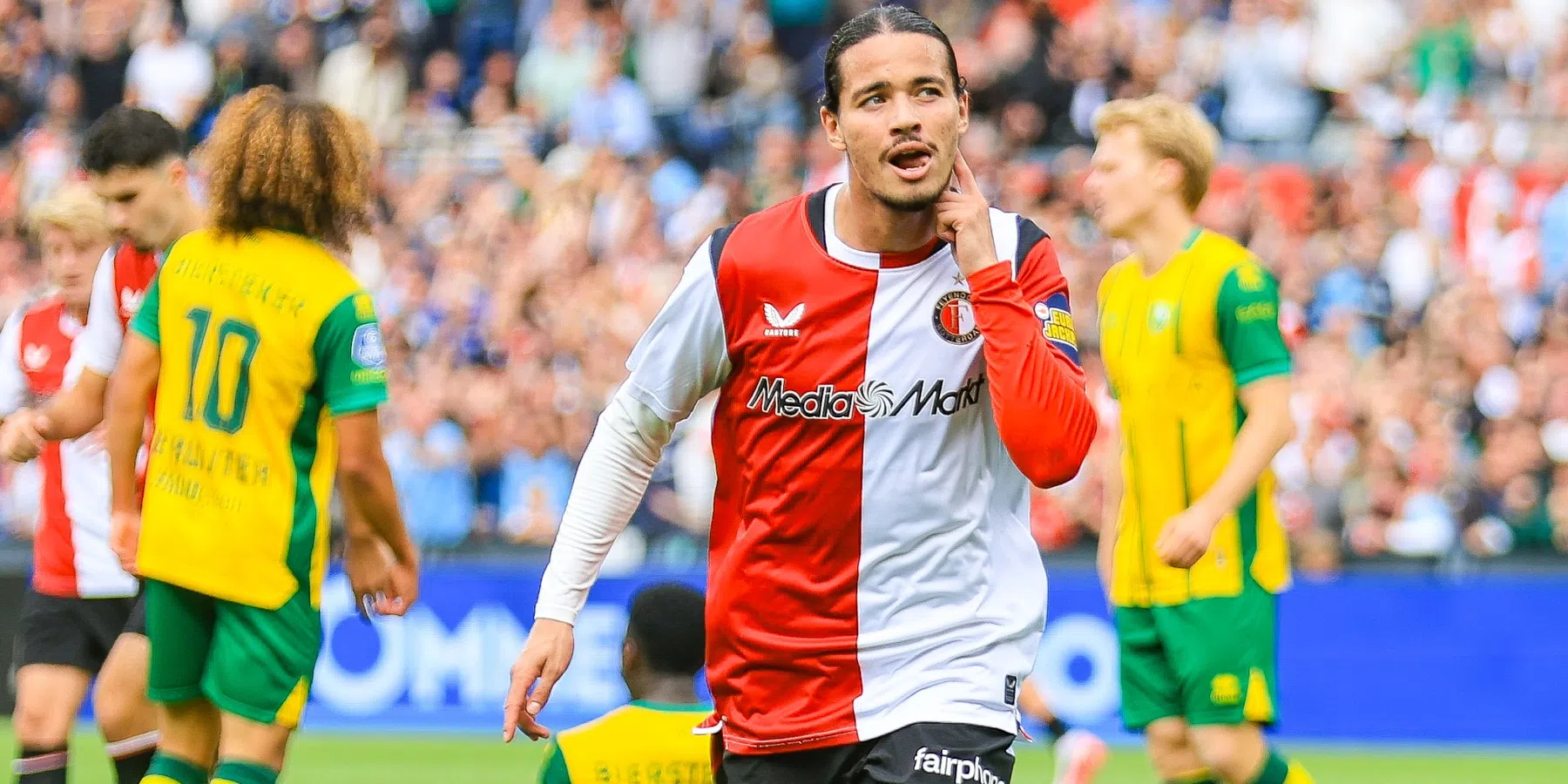 Flinke domper voor Feyenoord: sterkhouder keert geblesseerd terug naar Rotterdam 