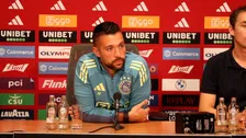 Thumbnail for article: Beelden: Farioli botst met Verweij na kritische vraag op persconferentie Ajax