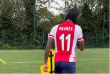 Thumbnail for article: Madueke wekt verbazing: ex-PSV'er traint in Ajax-shirt van Promes                 