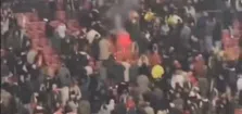 Thumbnail for article: Vlam in de pan: Ajax- en Eintracht-fans op de vuist na laatste fluitsignaal