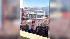 Ajax-fans vieren 125-jarig bestaan van de club in aanloop naar kraker tegen AZ