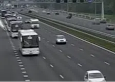 Prachtige beelden: stoet met Go Ahead-bussen, ook viaducten vol fans