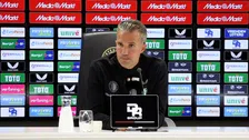 Thumbnail for article: Van Persie niet bezig met mogelijke exit van Milambo: 'Hij trainde weer goed'