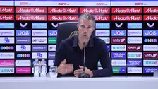 Van Persie neemt aanvaller in bescherming: 'Die ruimte krijgt hij van mij'