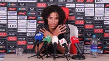 Thumbnail for article: Complimenten van Van der Vaart laat Zechiël gaan: ‘Ene oor in…'