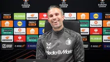 Van Persie blijft hoopvol: 'Hoop over tien jaar nog Feyenoord-trainer te zijn'