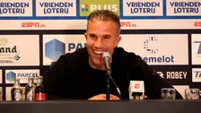 Kritiek van Van Persie op Hadj Moussa: 'Je hebt al geel vriend, rustig aan!'