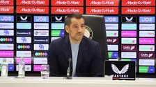 Van Bronckhorst gaat nog praten met Van Persie: 'Hij komt hier sterker uit'