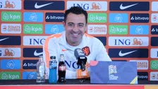 Xavi lijkt zich te verspreken over Van Dijk en grapt: 'Oeh, veel druk!'