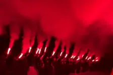 Veel vuurwerk in Amsterdam: harde kern van Ajax viert 50 jaar bestaan