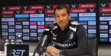 Van Bronckhorst grapt over Meerdink: 'We gaan met twaalf man spelen'