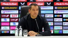 Van Bronckhorst grapt over titelkansen van Feyenoord: 'Tachtig procent'