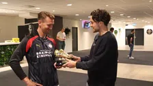 Thumbnail for article: De Jong wint award en looft Feyenoorder: 'Enorm knap wat hij gepresteerd heeft'   