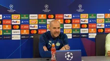 Thumbnail for article: Bosz deelt compliment uit aan PSV'er : 'Absoluut een voorbeeld voor de groep'